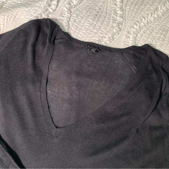 Theory | Black V-Necks Sweater | Size Small - Picture 2 of 11